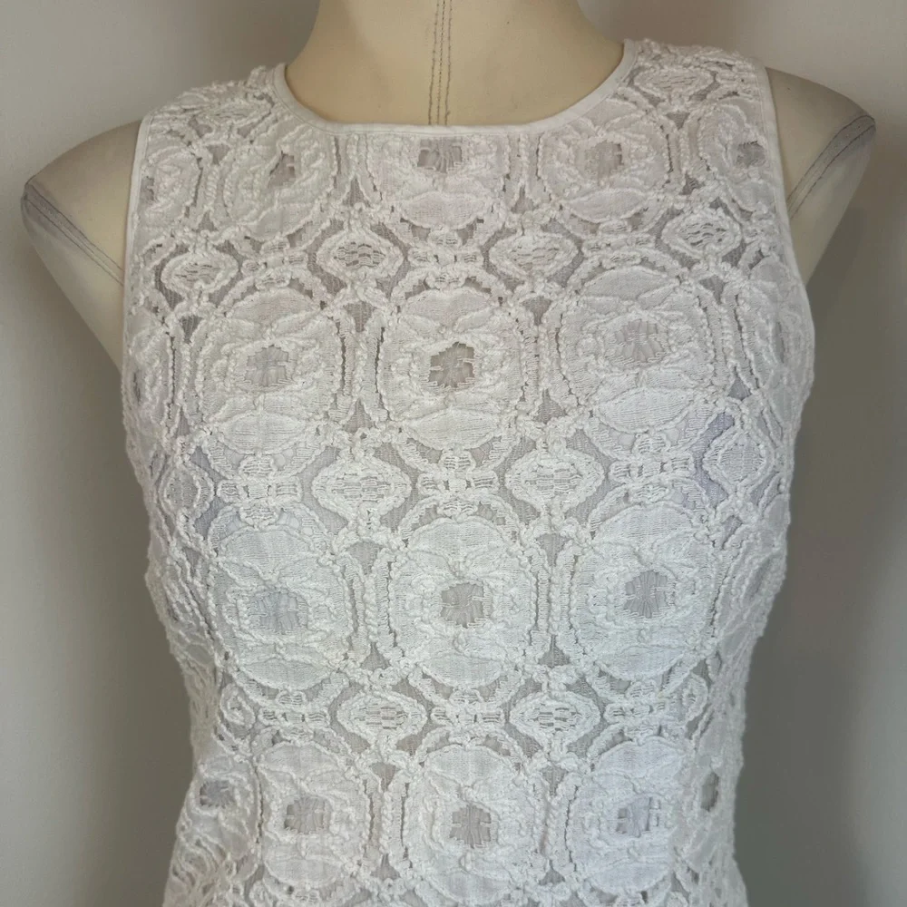 BANANA REPUBLIC Sleeveless White Lace Top Full Back Zip | Size 2 - Picture 3 of 13